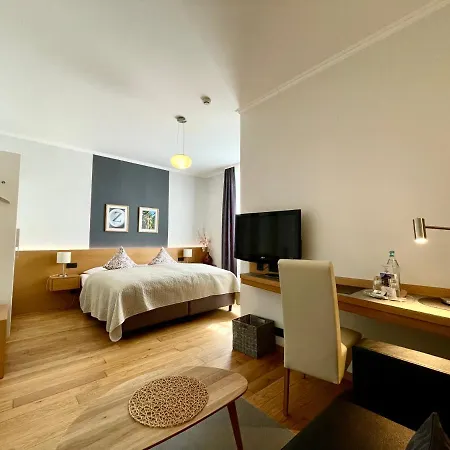 Saarburger Hof מלון