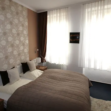 Saarburger Hof Otel 3*